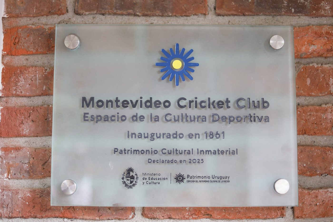 Postales de la declaración de Patrimonio Cultural Inmaterial del Uruguay a nuestro club.
