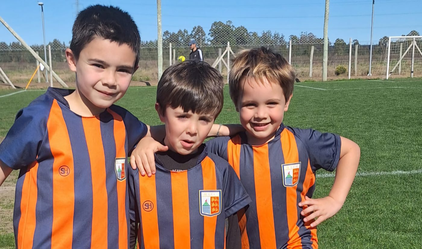 “El fútbol infantil del decano visitó el Complejo Luis Suárez”